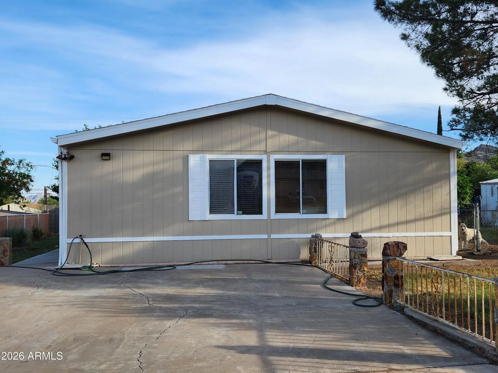 105 N Arnett Drive, Superior