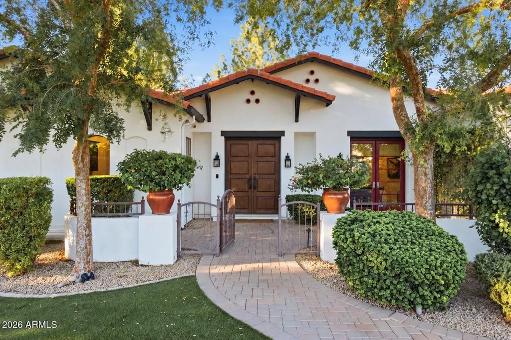 2138 E Calle De Arcos Road, Tempe
