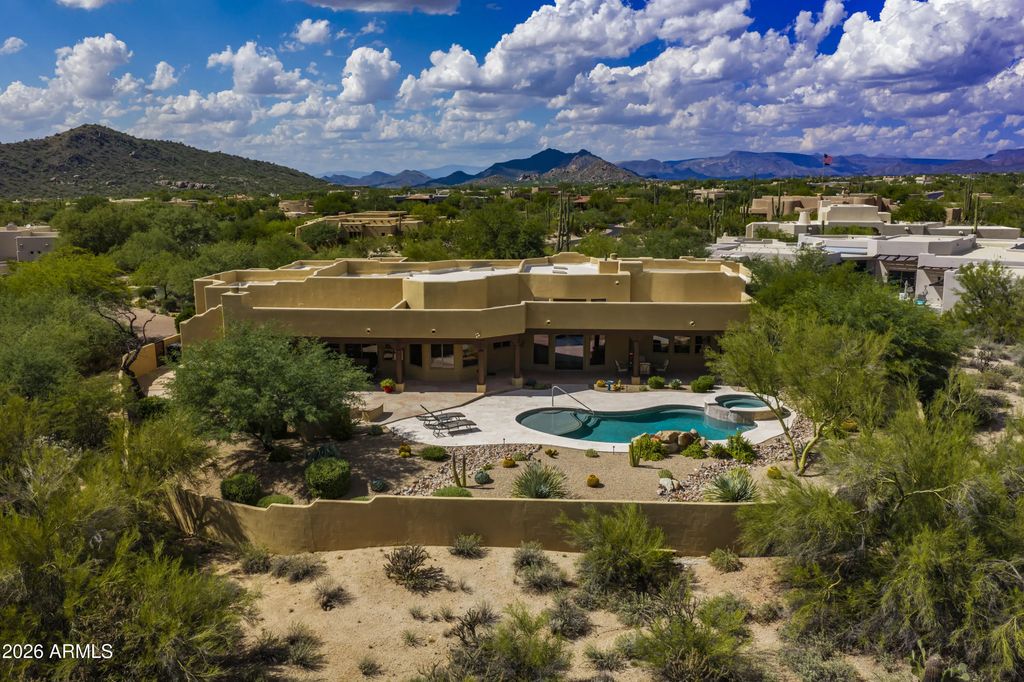 8400 E Dixileta Drive (unit 153), Scottsdale