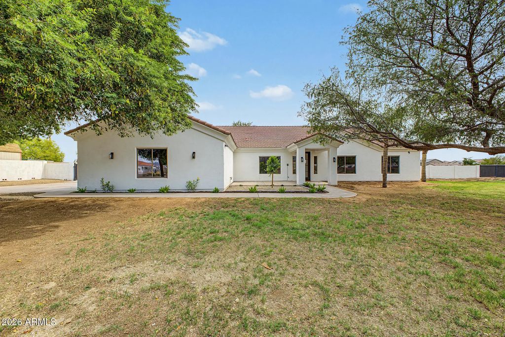 8921 N 172nd Drive, Waddell