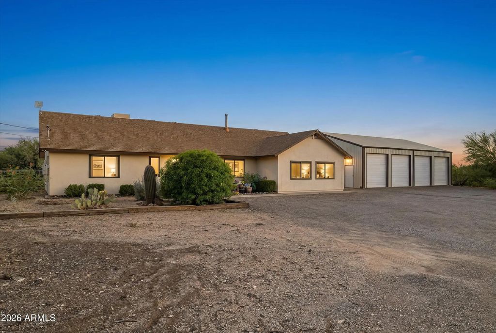 2015 E Circle Mountain Road, New River