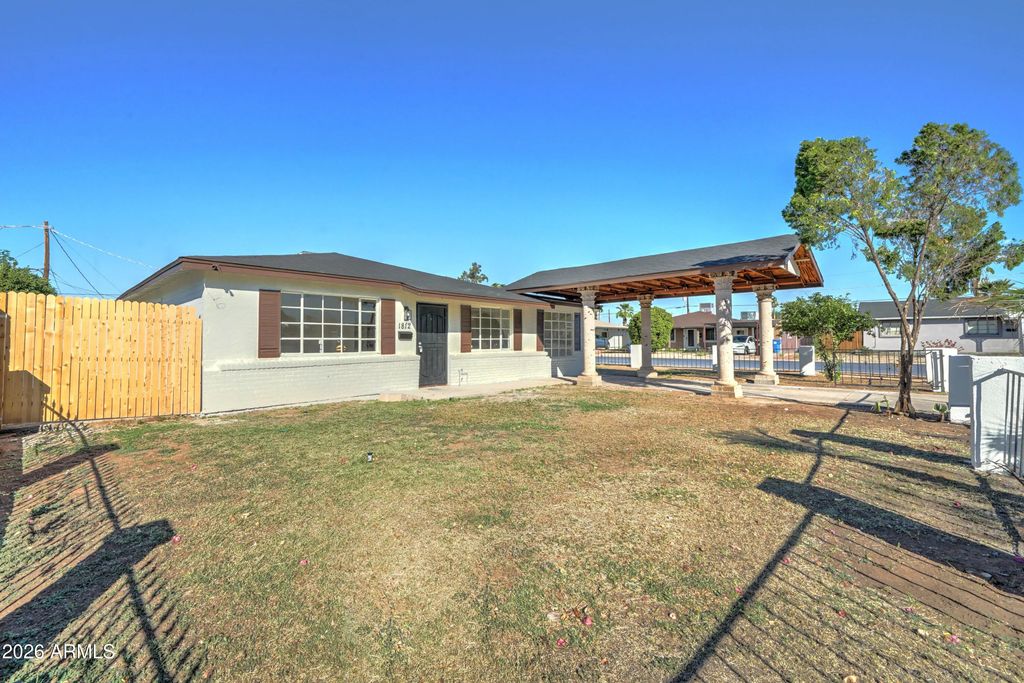 1812 N 32nd Place, Phoenix