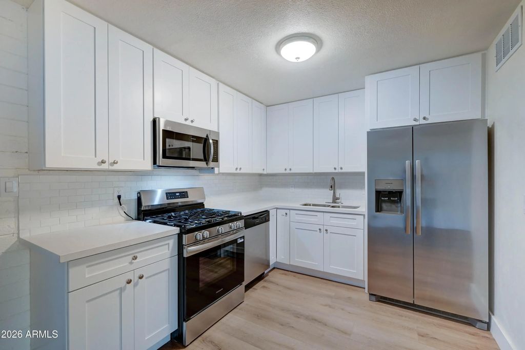 6413 S 21st Place, Phoenix