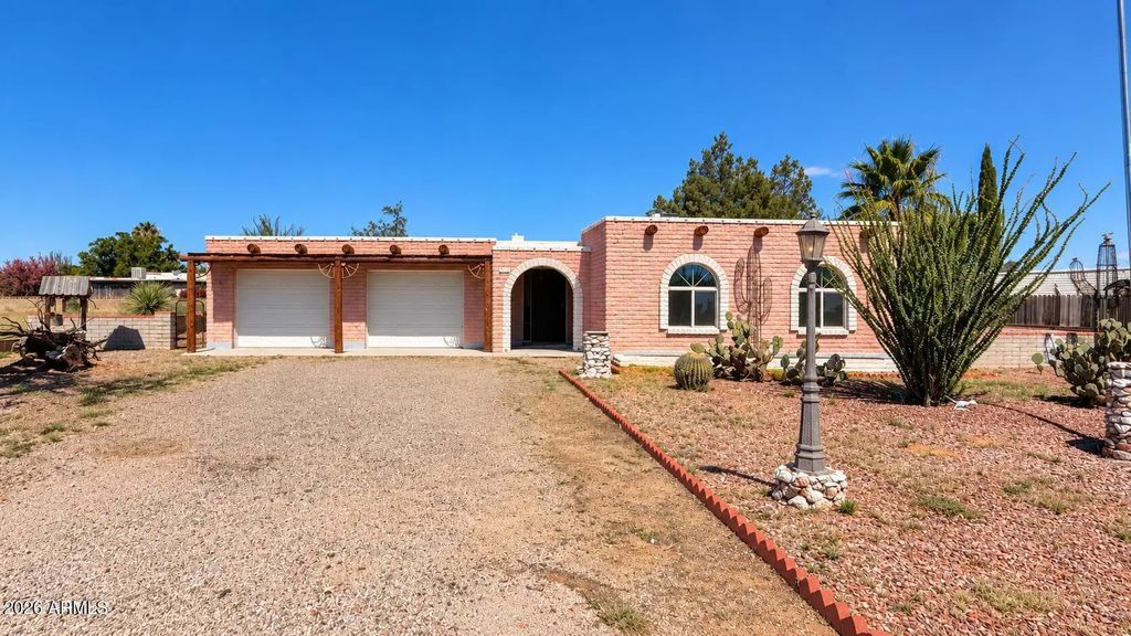 1017 E Justin Street, Pearce
