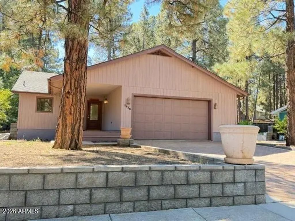1925 W University Heights Drive N, Flagstaff