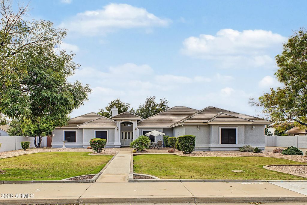 2711 E Pueblo Avenue, Mesa