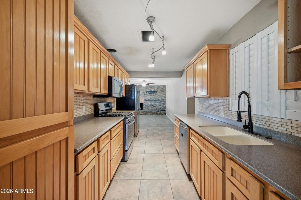 2301 W Cheery Lynn Road, Phoenix