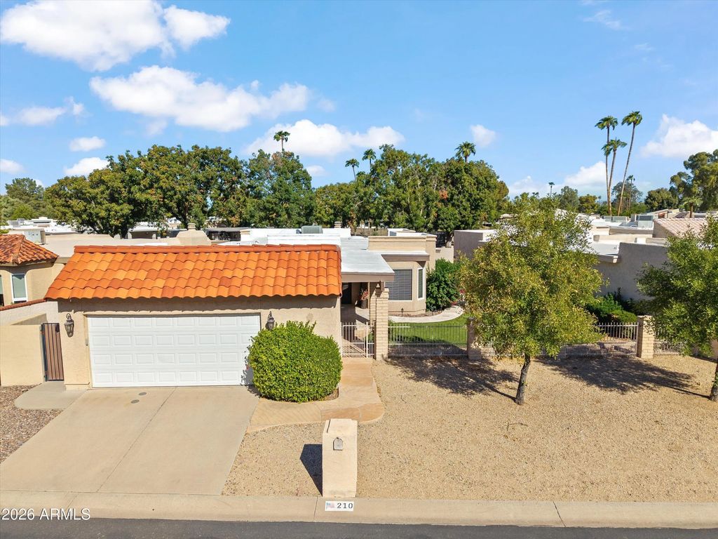 210 W Canterbury Lane, Phoenix