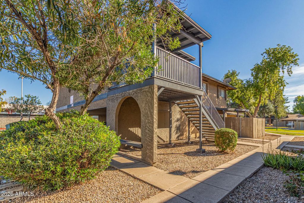 286 W Palomino Drive (unit 104), Chandler