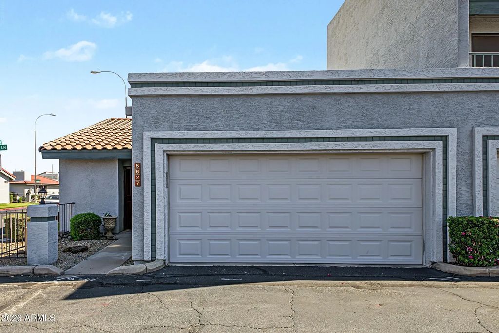 8627 N Shadow Lane, Peoria
