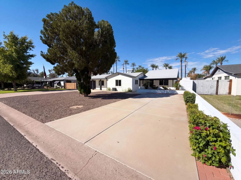 3016 N 47th Street, Phoenix