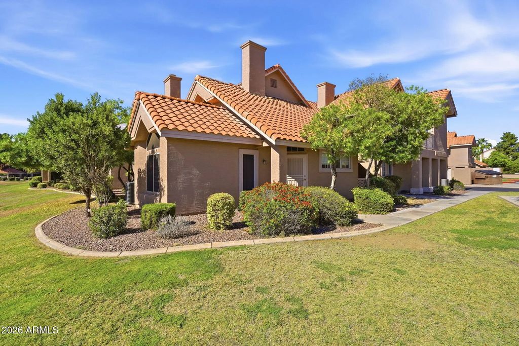 1633 E Lakeside Drive (unit 147), Gilbert