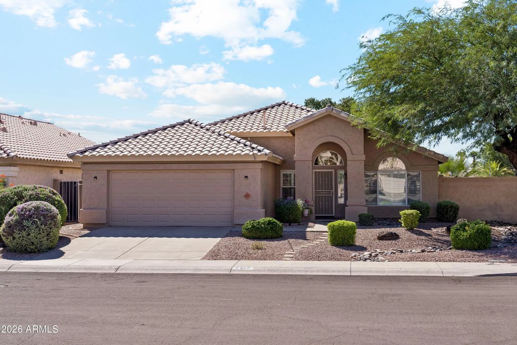 6637 W Crest Lane, Glendale