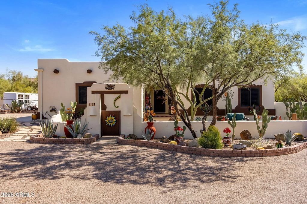 1113 E Johnson Road, New River