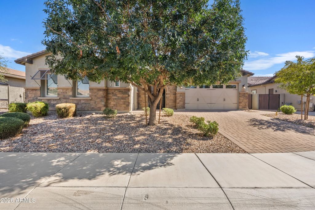 7711 S Barlow Drive, Gilbert