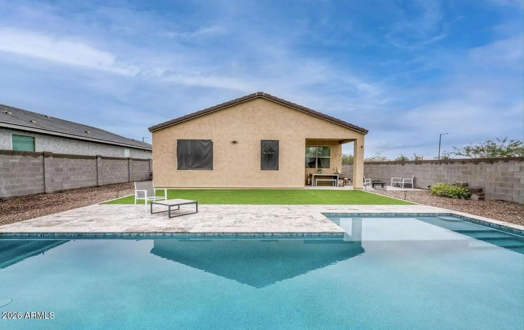 18421 W Alice Avenue, Waddell