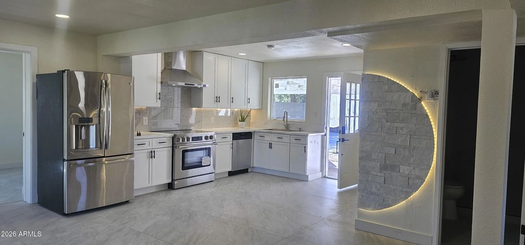 2711 W Campbell Avenue, Phoenix