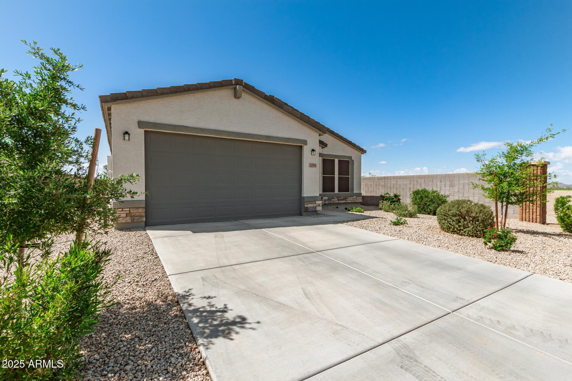 Photo of Listing #6854092