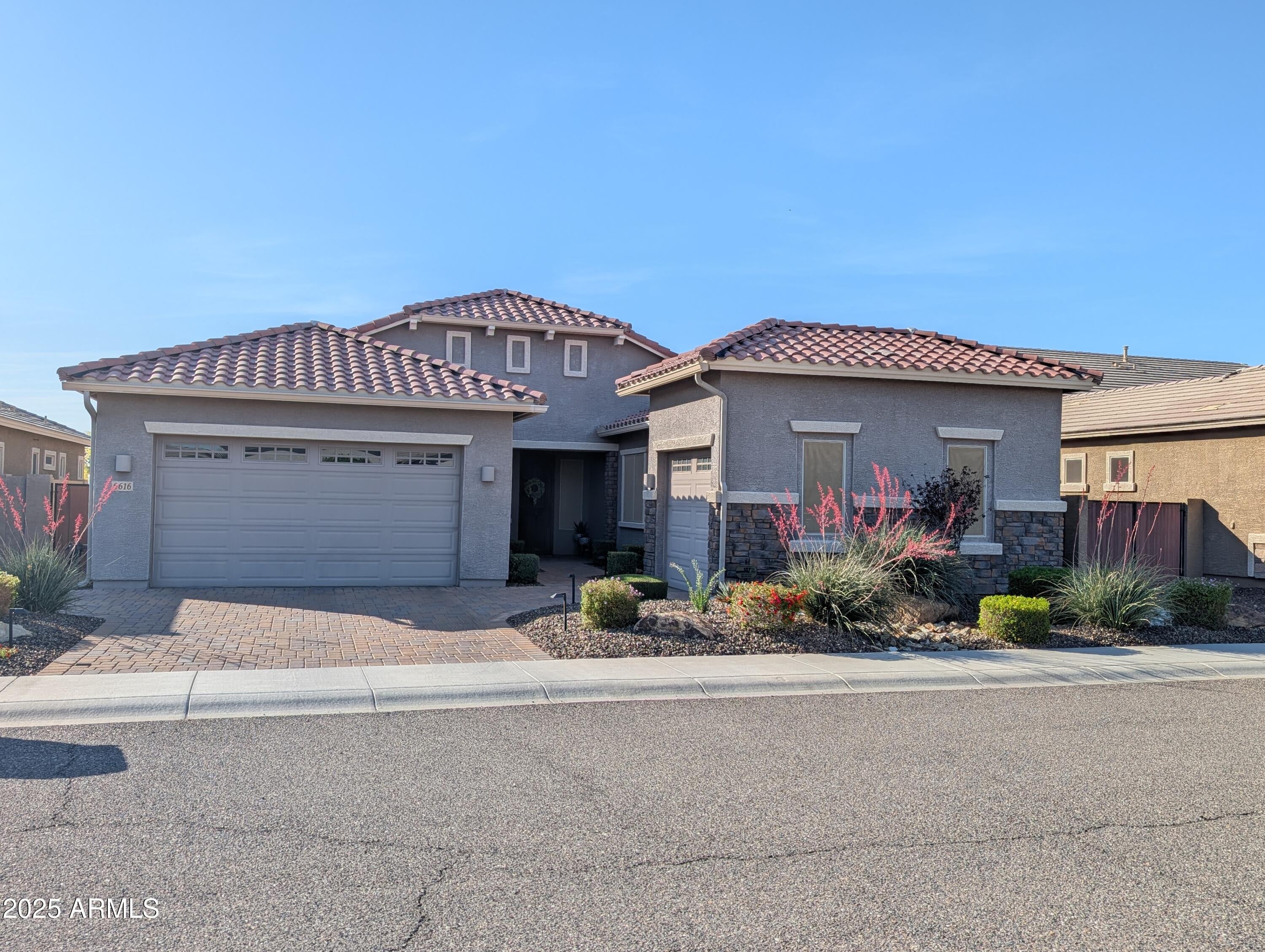 Photo of Listing #6811068