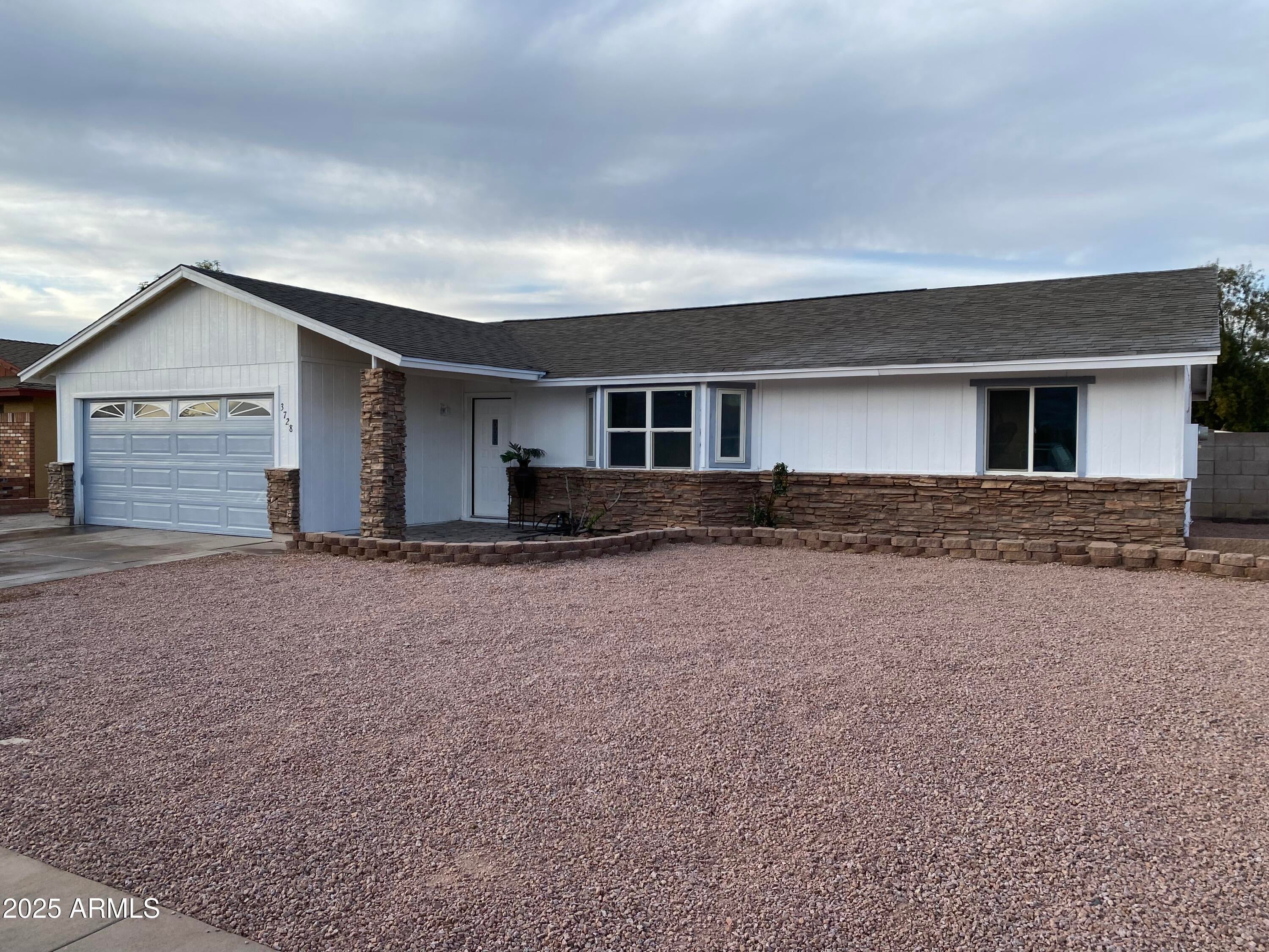 Photo of Listing #6816892