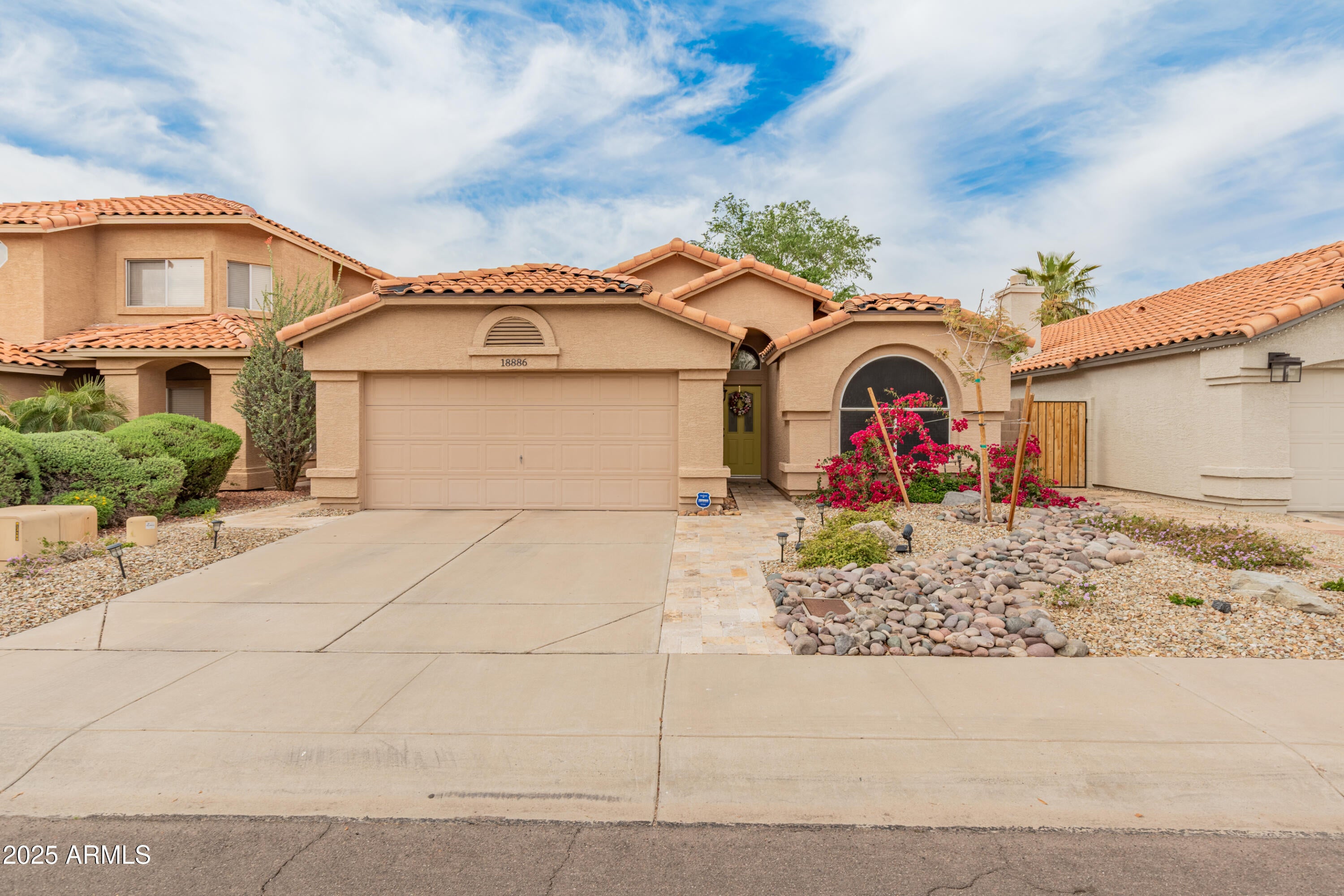 Photo of Listing #6829806