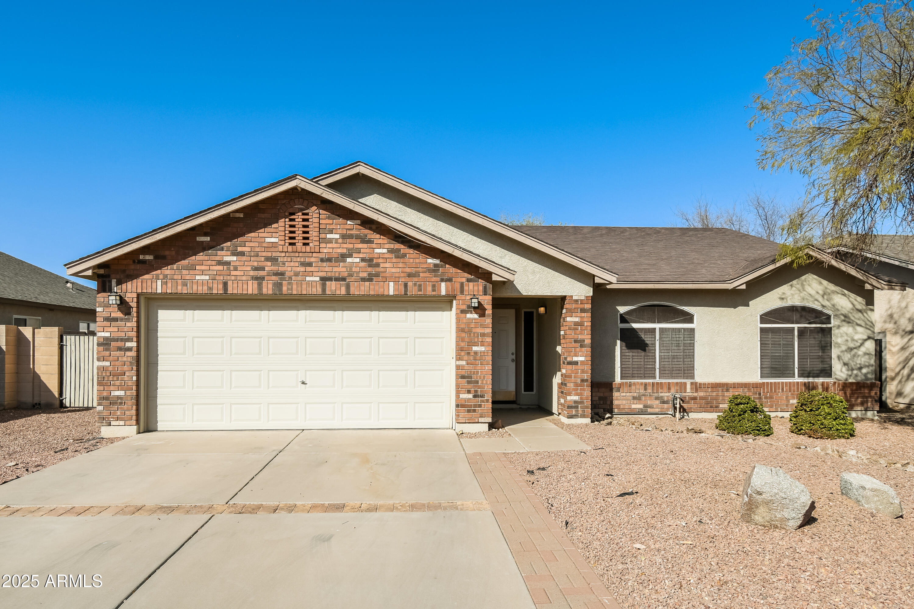 Photo of Listing #6831010