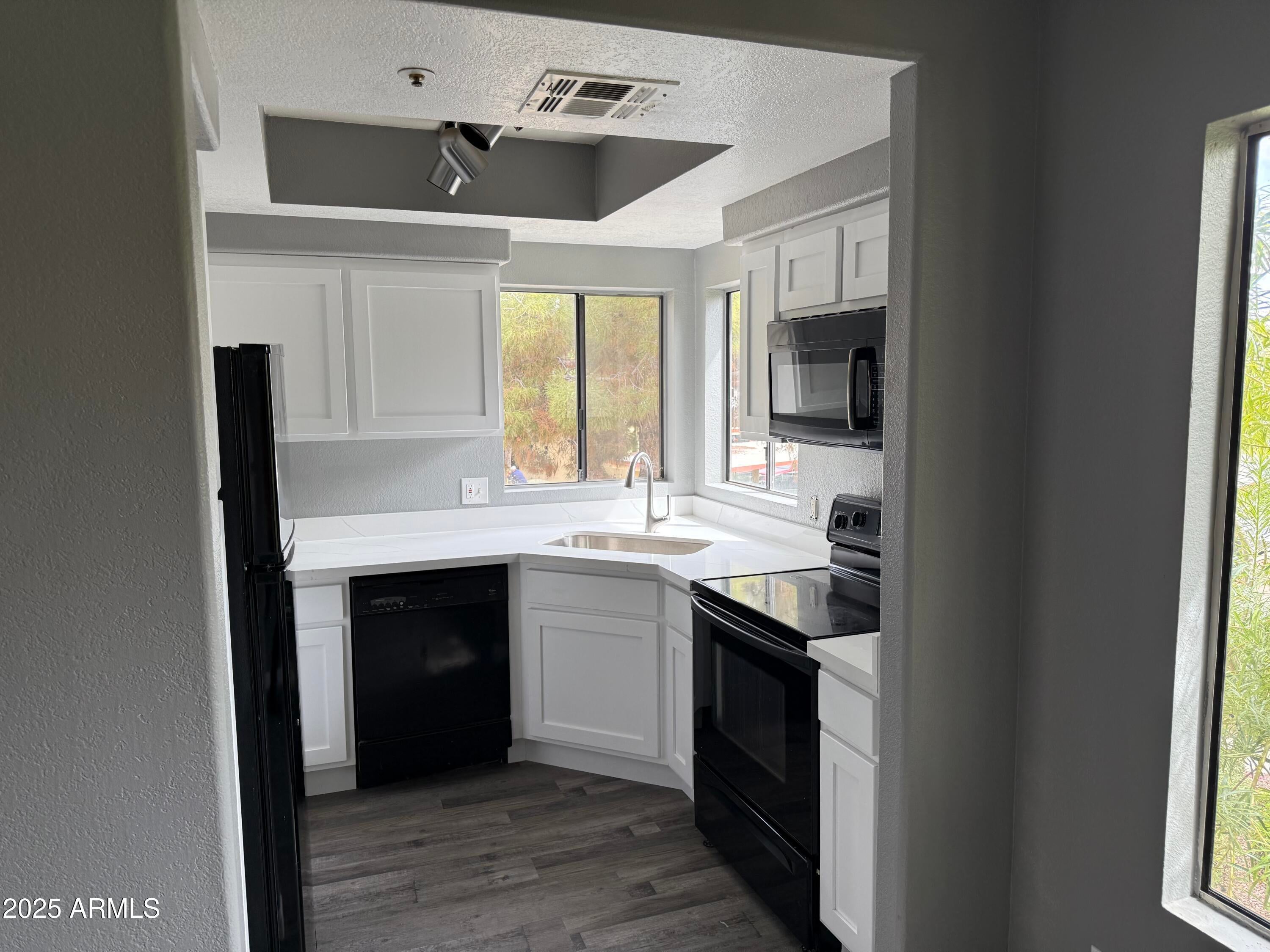 Photo of Listing #6843398