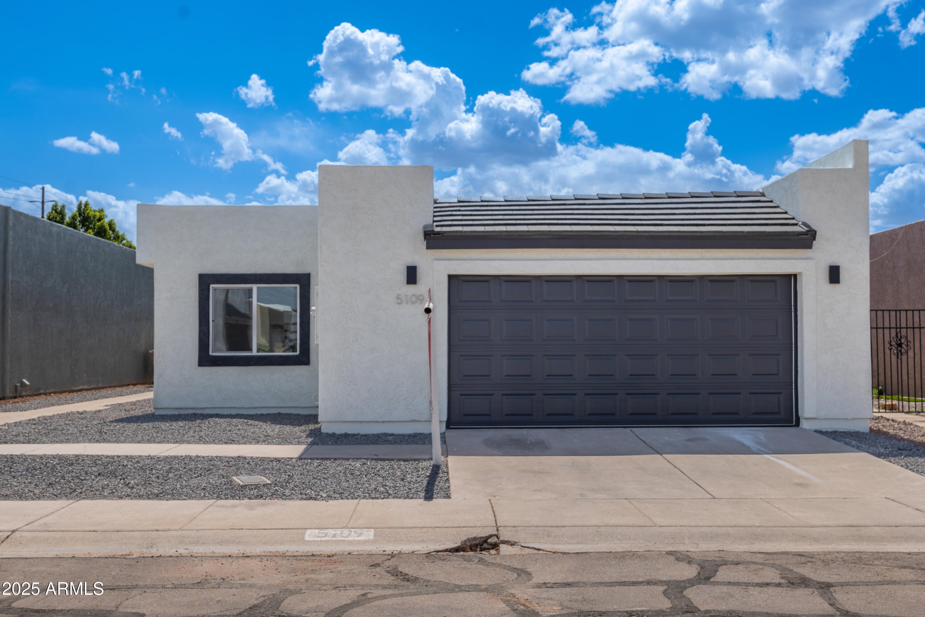 Photo of Listing #6840403