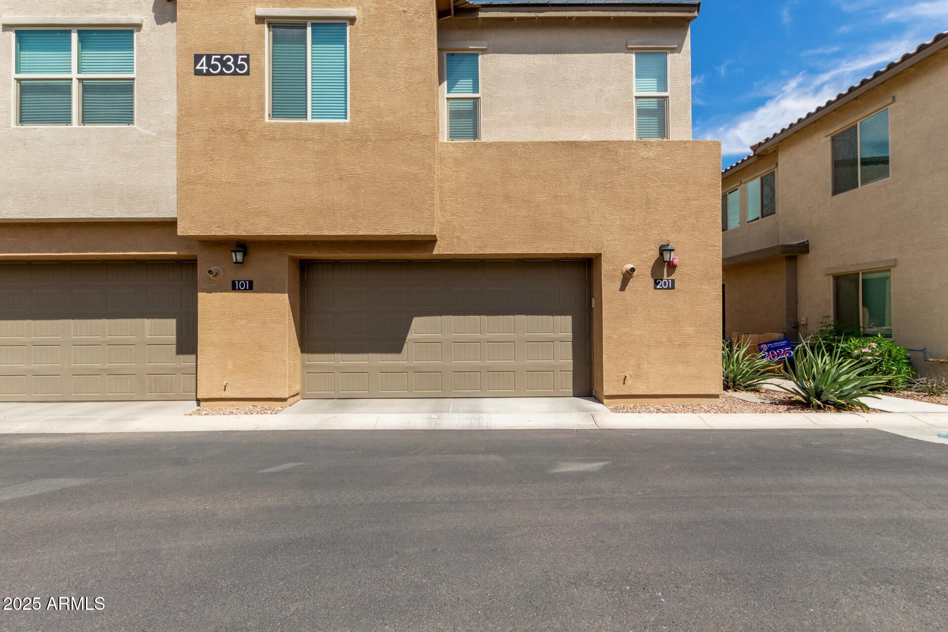 Photo of Listing #6857047