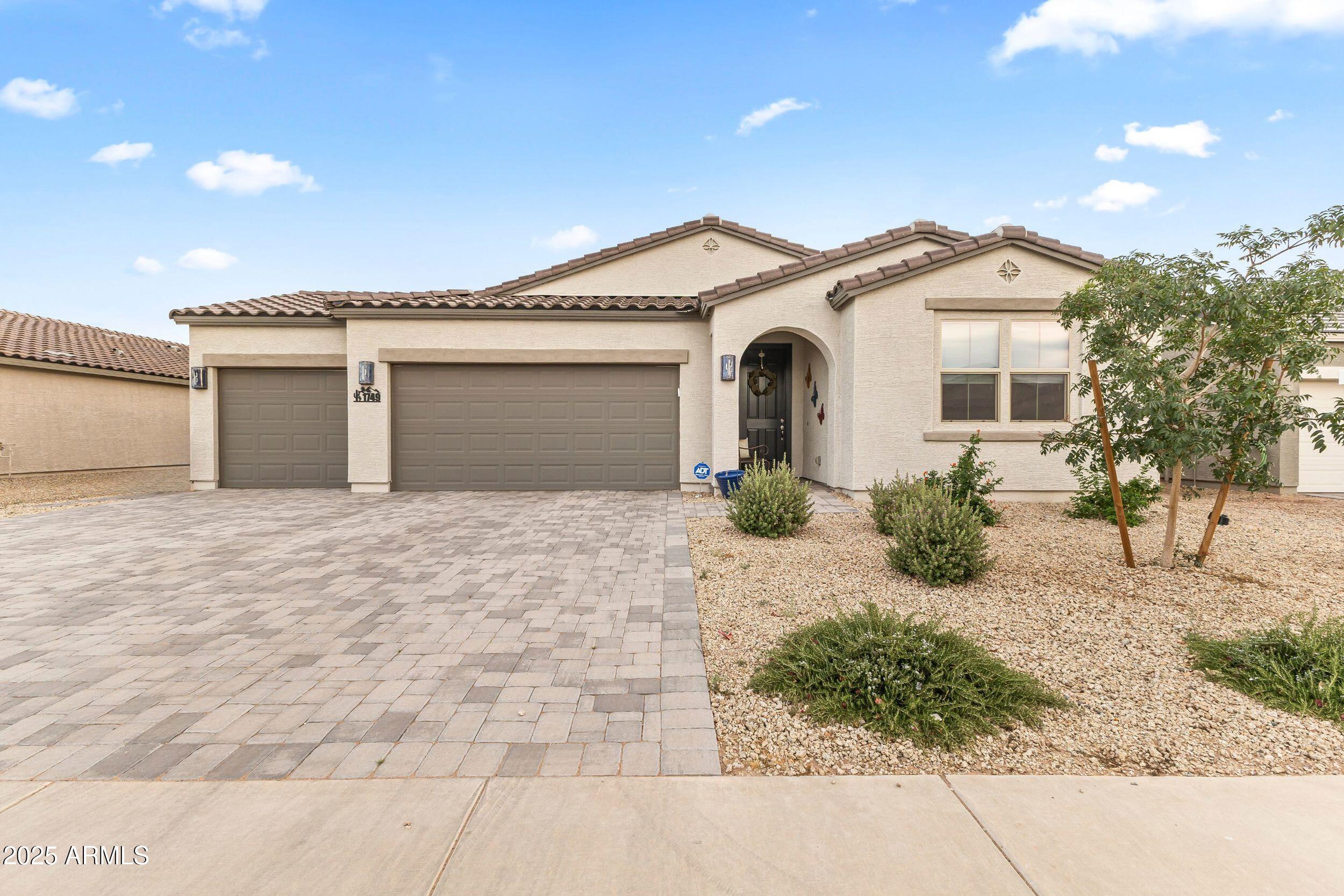 Photo of Listing #6855901
