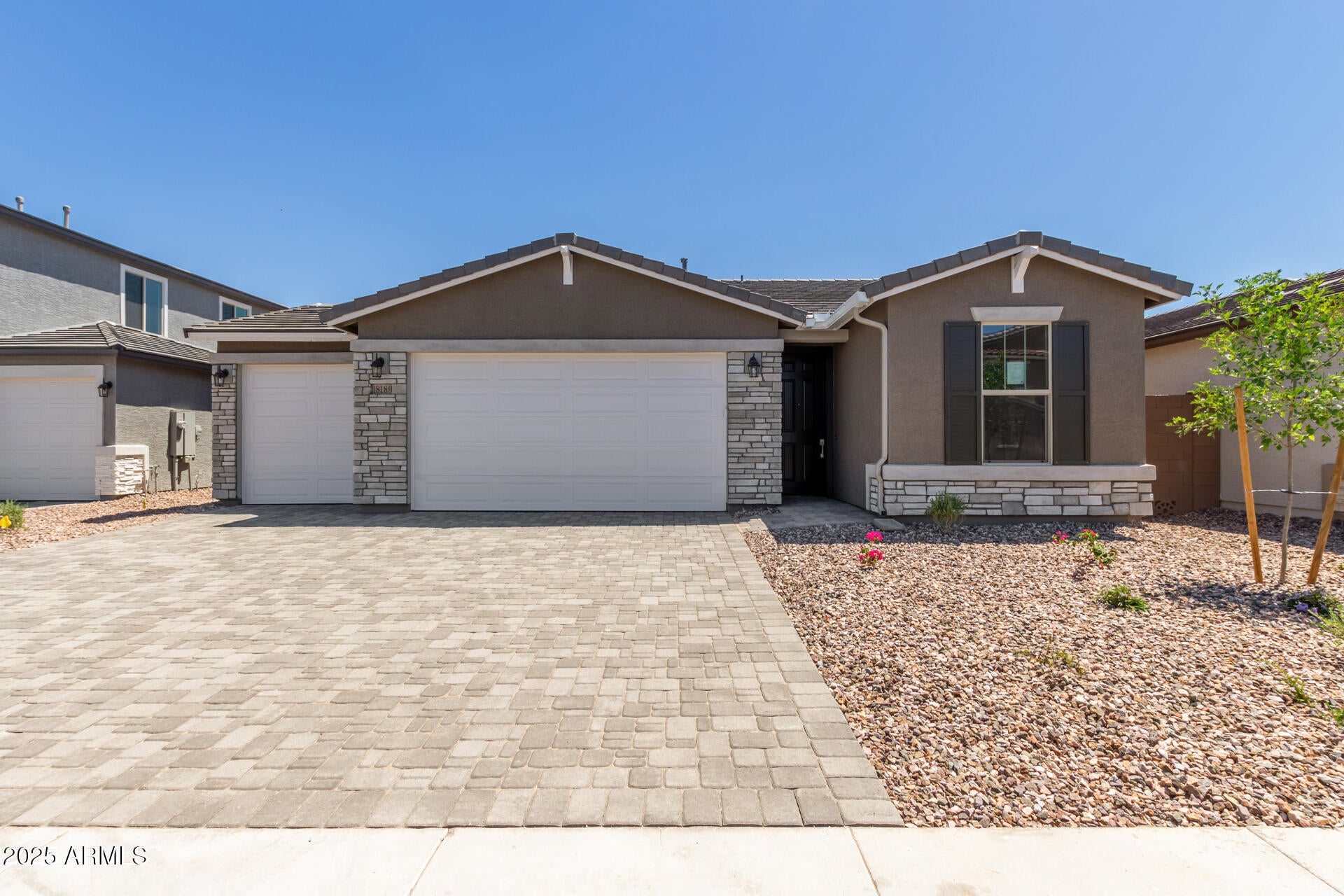Photo of Listing #6860849
