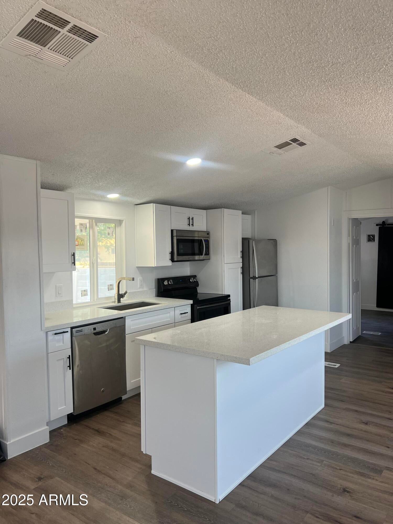 Photo of Listing #6870066