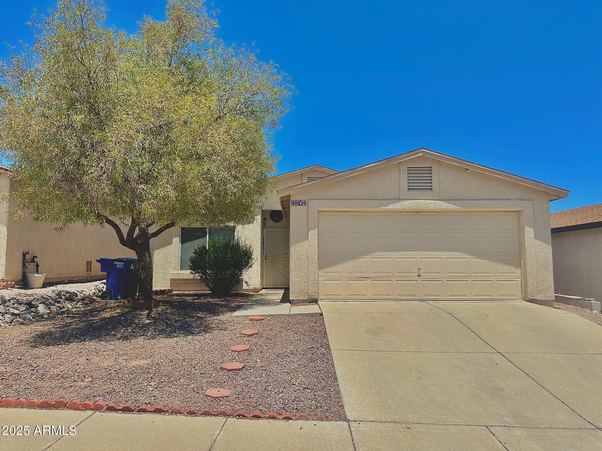 Photo of Listing #6873105