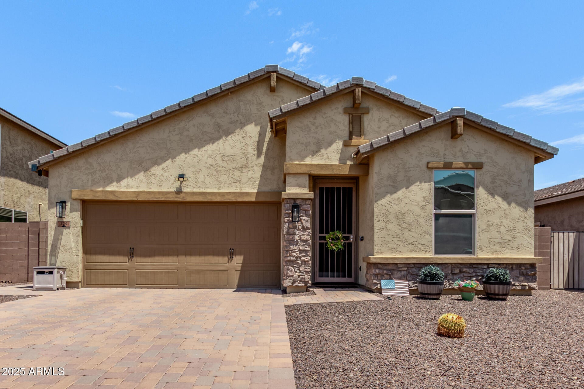 Photo of Listing #6886033