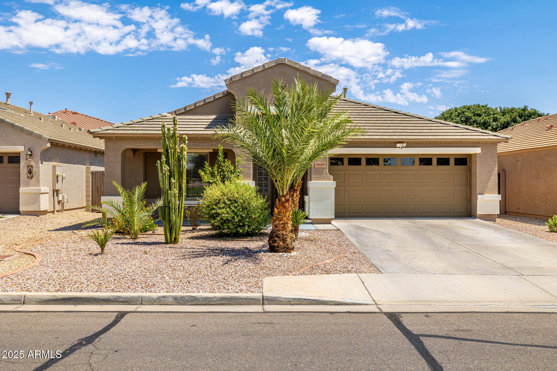 Photo of Listing #6890322