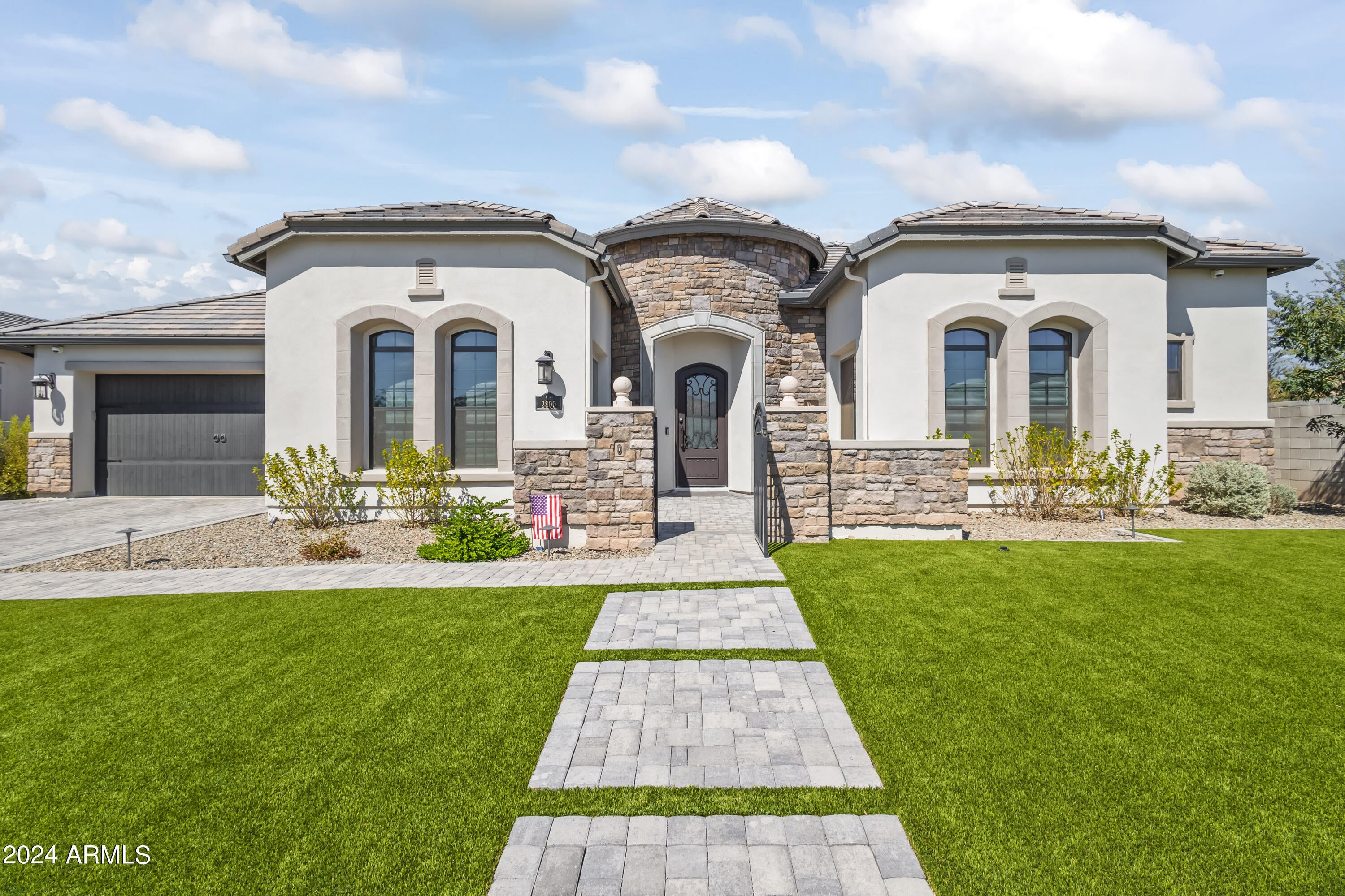 Photo of Listing #6890369