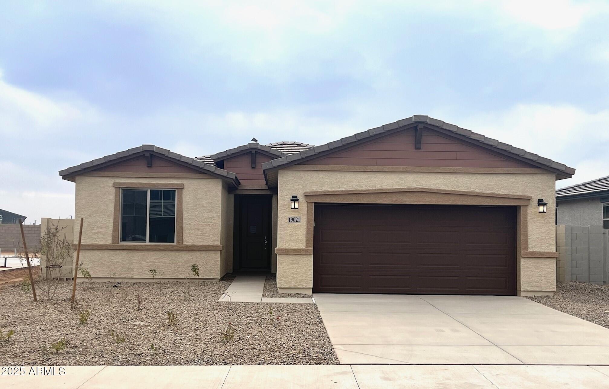 Photo of Listing #6891077