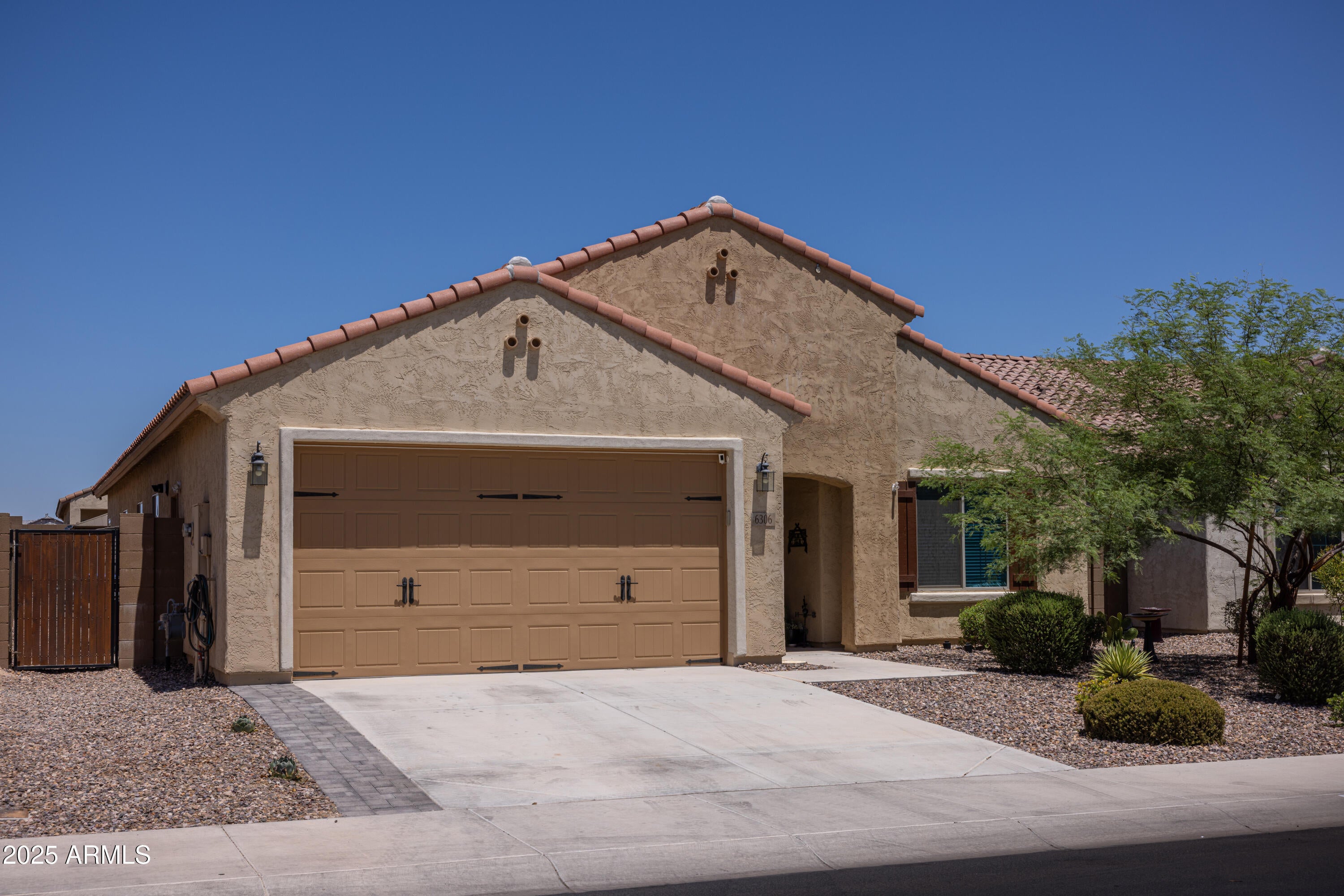 Photo of Listing #6901278