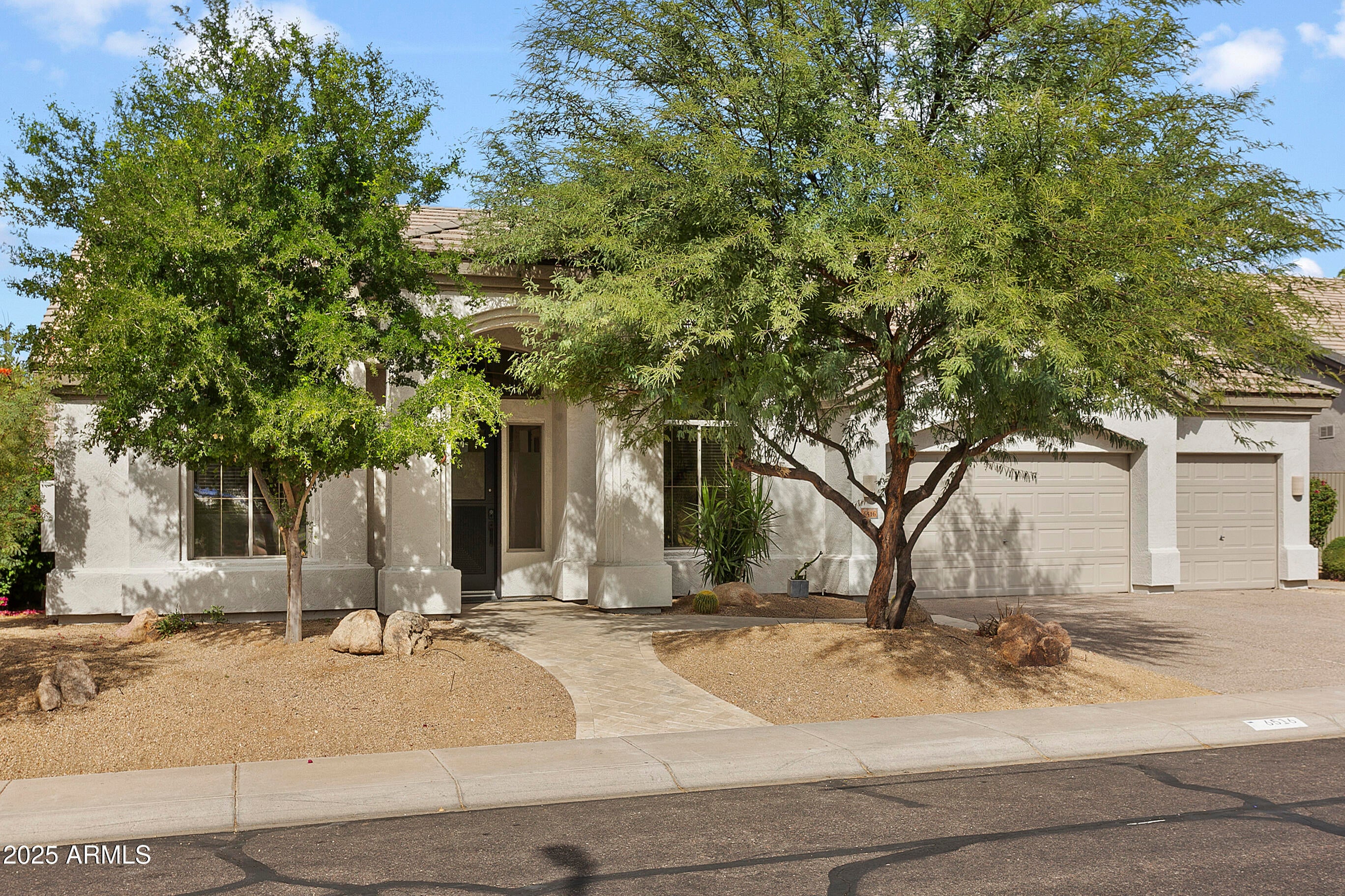 Photo of Listing #6843074