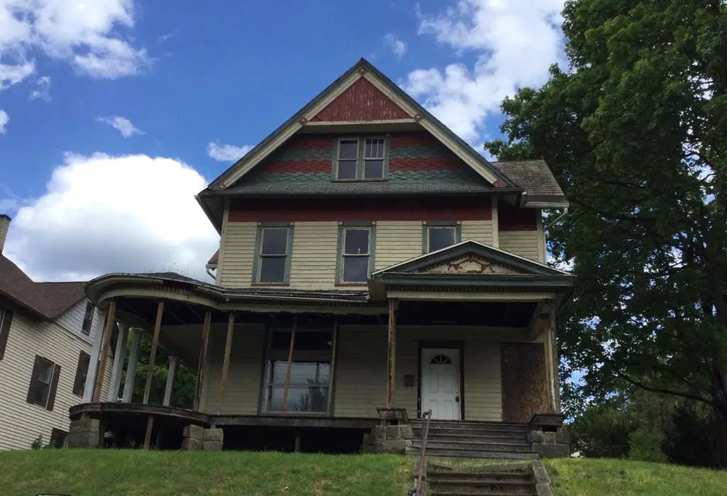 1039 West First Street, Oil City