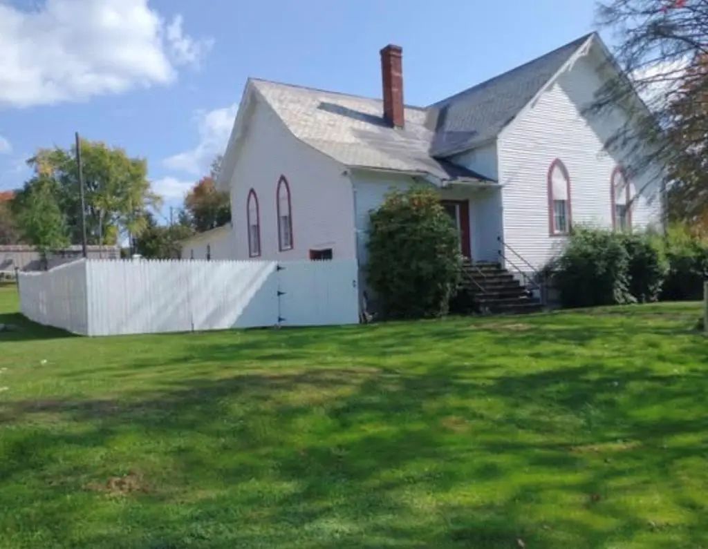 122 Main Street, Seneca