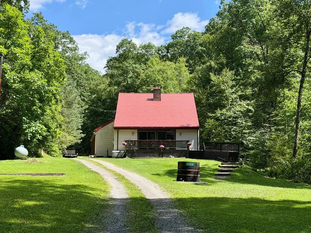 948 Henrys Bend Road , Oil City