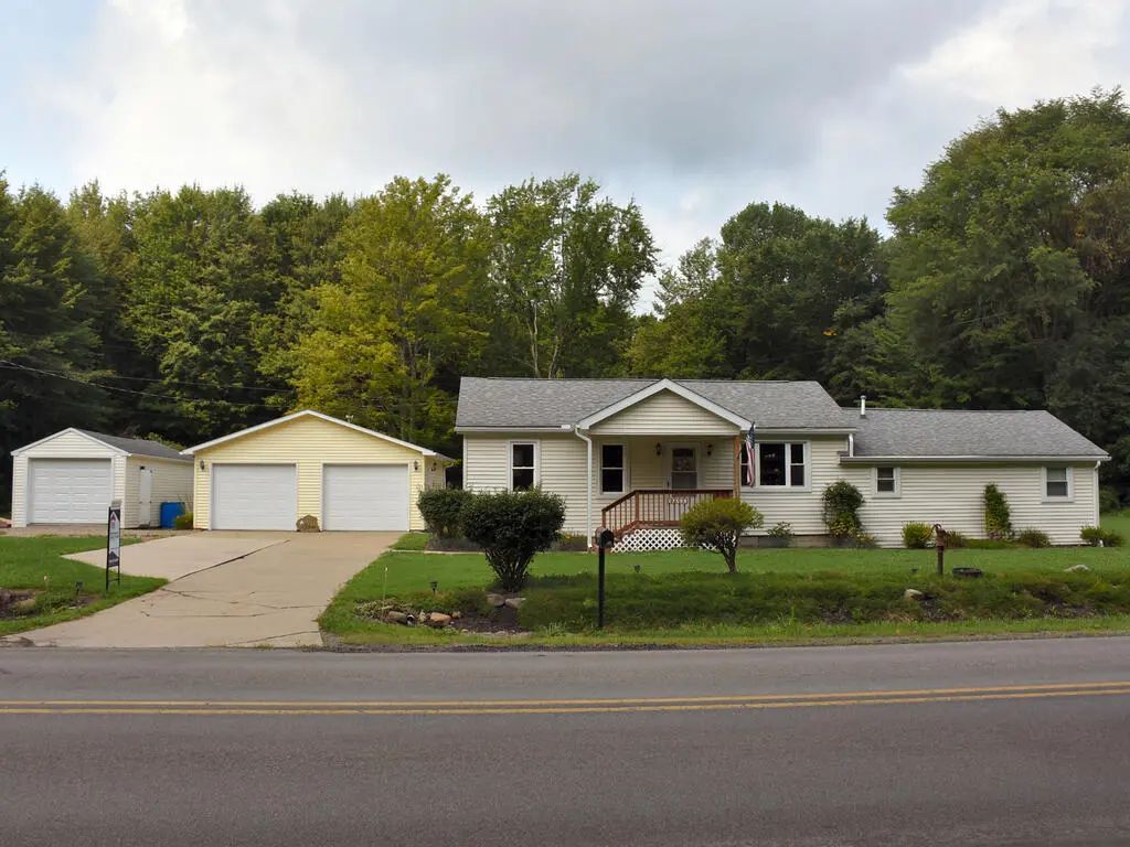 17599 Norrisville Road, Conneautville