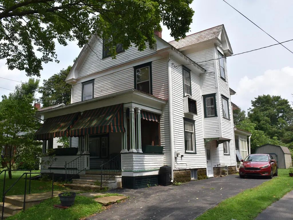 335 Euclid Avenue, Saegertown