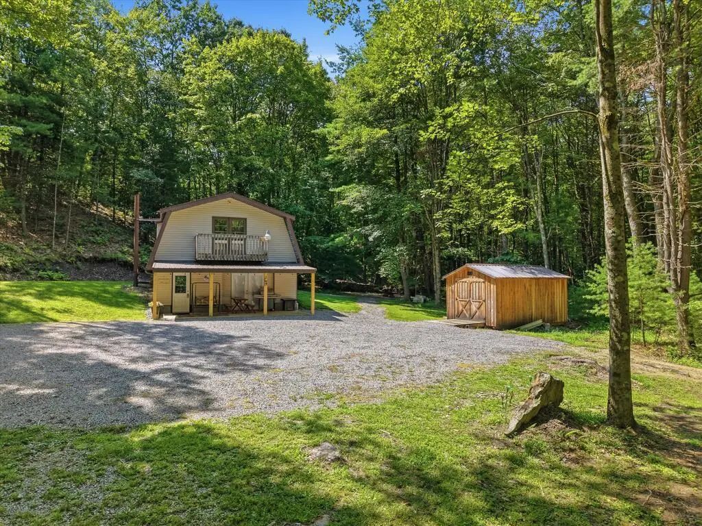 839 Maple Grove Road, Strattanville