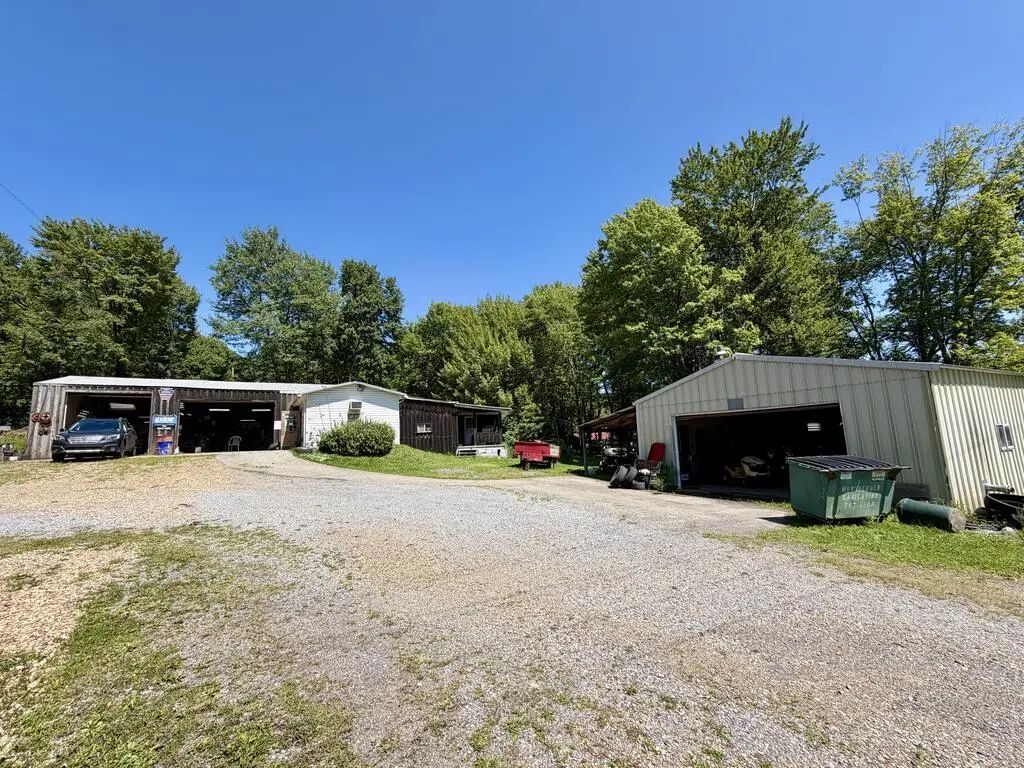 686 Coal City Road , Kennerdell