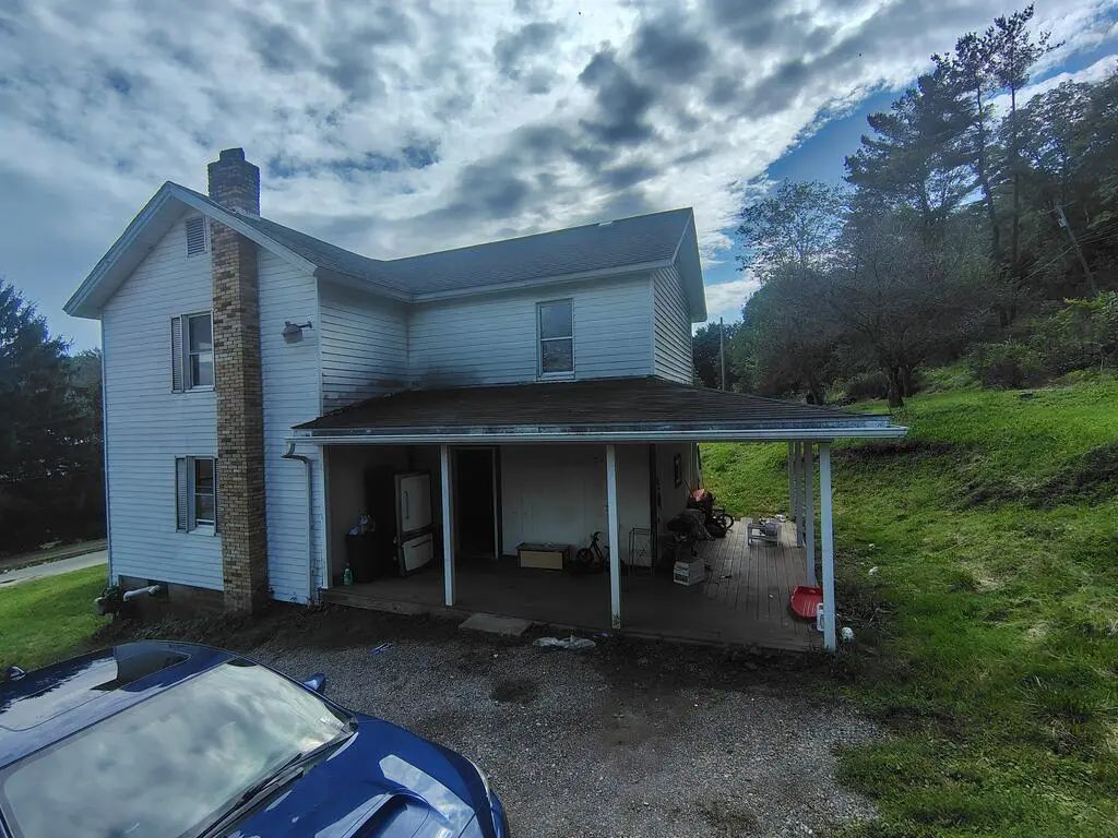 1221 Railroad Street , Fairmount City
