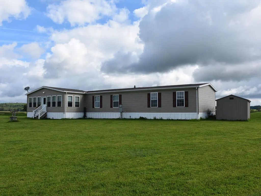 14100 Porter Road, Linesville