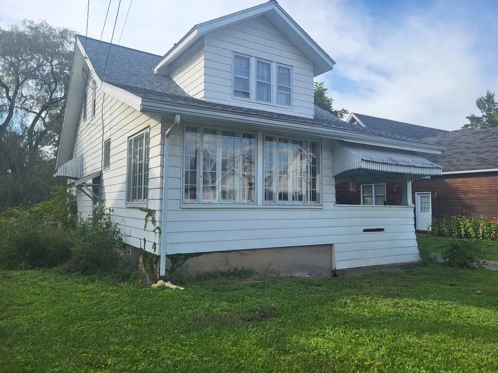 114 S. 8th Avenue, Clarion