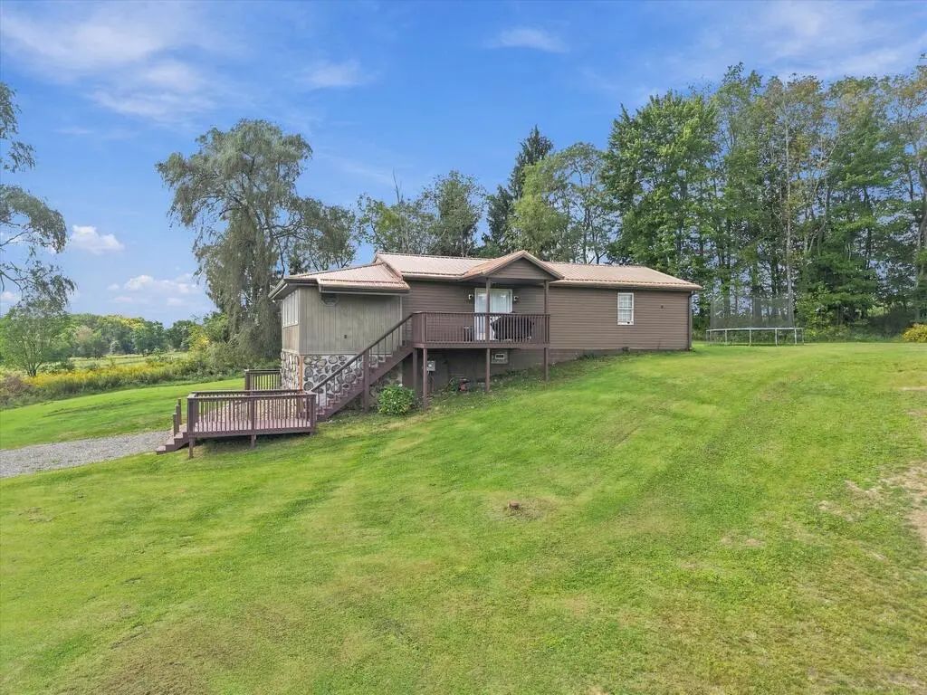 144 Oak Grove Lane, Harrisville